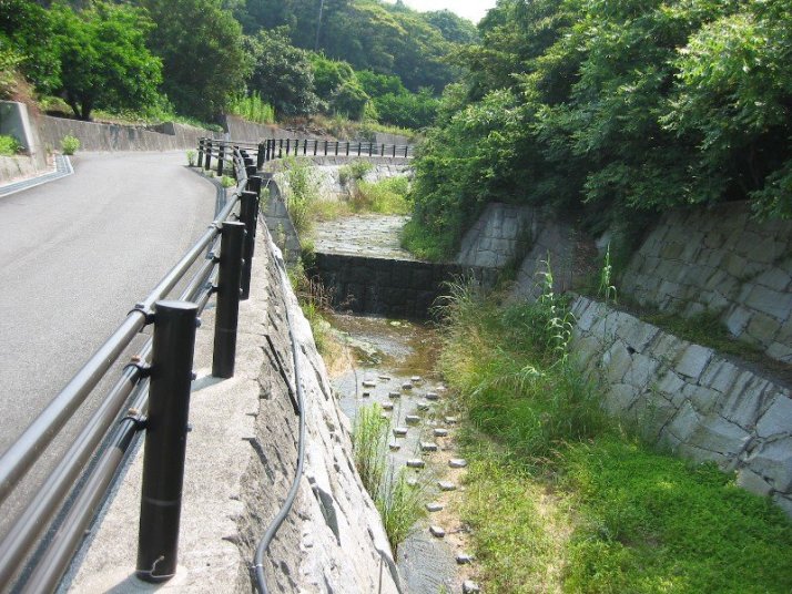 階段式石積流路工