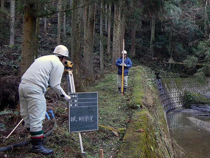 縦断測量の作業状況