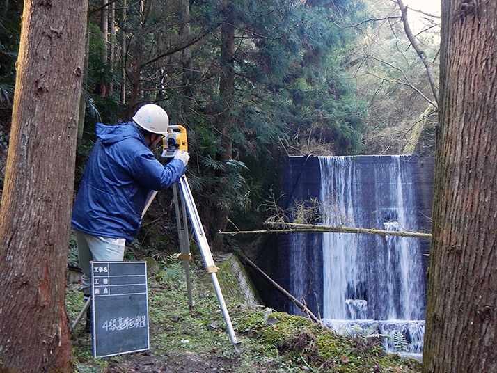 基準点測量の作業状況